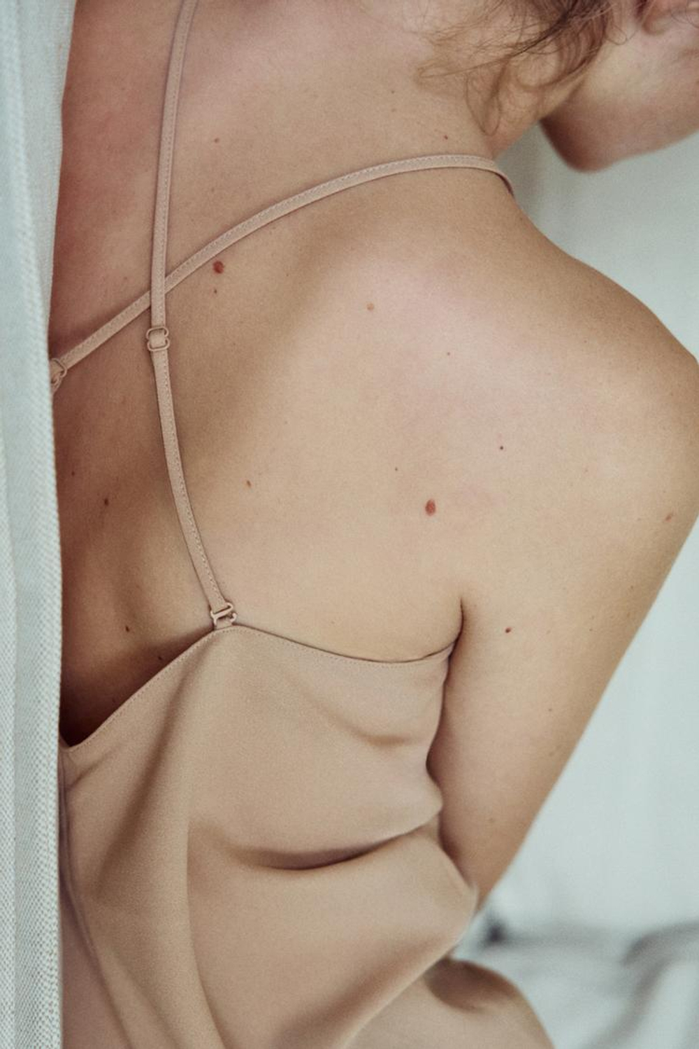 ZARA ПЛАТЬЕ-КОМБИНАЦИЯ С МНОГОФУНКЦИОНАЛЬНЫМИ БРЕТЕЛЯМИ, ТЕЛЕСНО-РОЗОВЫЙ