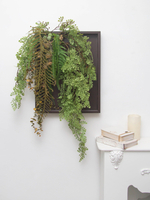 Панно с искусственными растениями