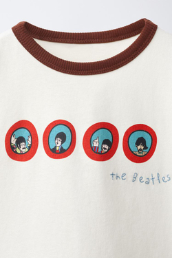 ZARA ФУТБОЛКА С ПРИНТОМ THE BEATLES™, ЖЕЛТОВАТО-БЕЛЫЙ