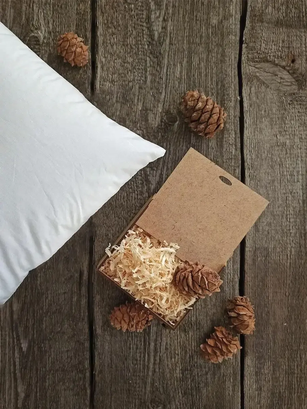 Подушка с наполнителем из кедровой стружки 40х40 см