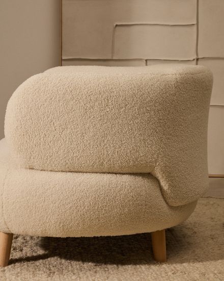 Кресло Luisa из экрю-букле с ножками из массива бука, 90 см Испания La Forma