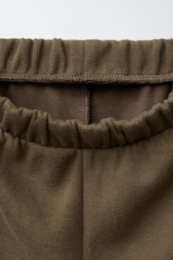 ZARA ОДНОТОННЫЙ КОМПЛЕКТ ИЗ ТОЛСТОВКИ И БРЮК-ДЖОГГЕРОВ, МЯГКИЙ КАШТАНОВЫЙ