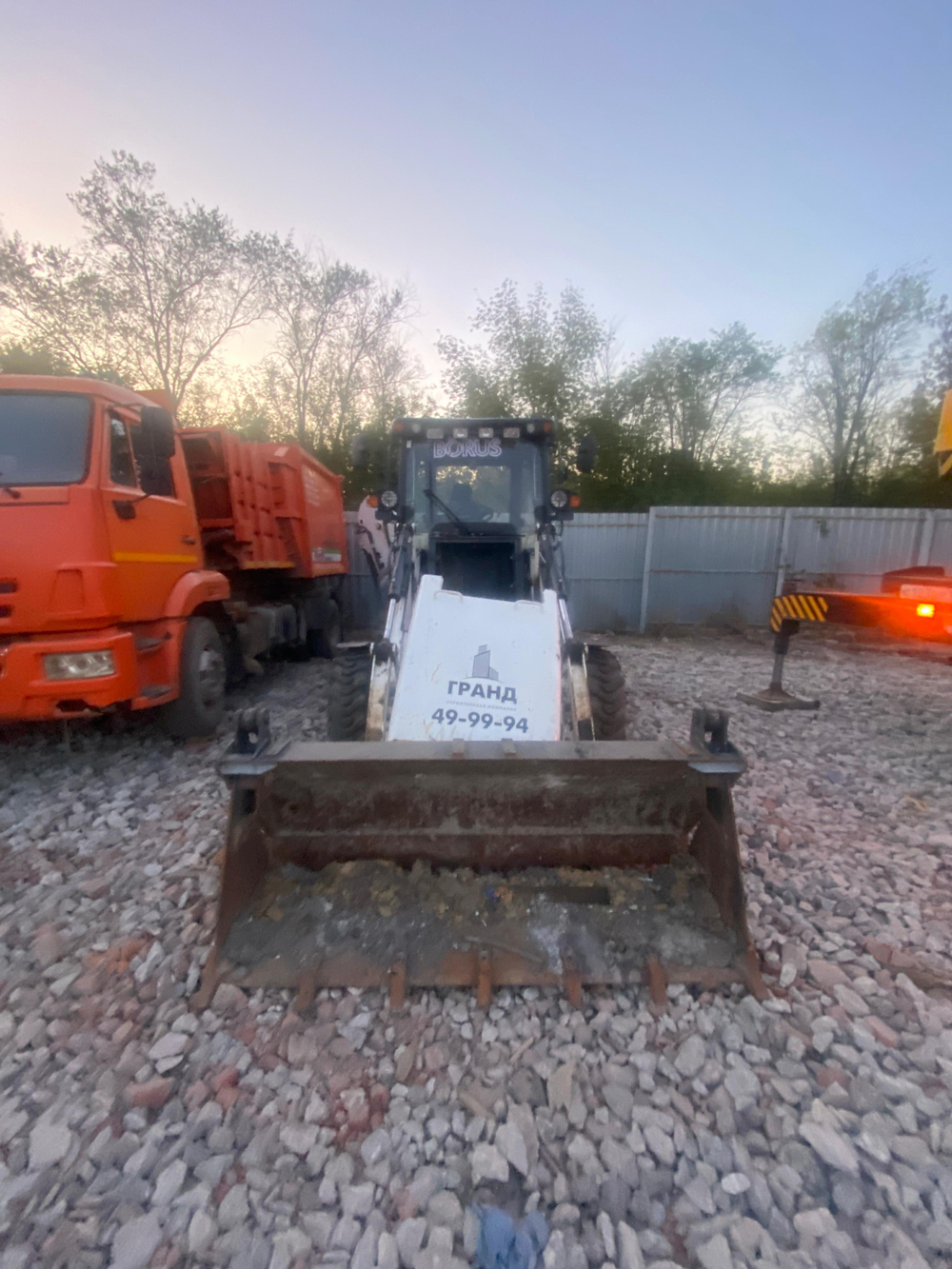 Borus BR-840 Экскаватор-погрузчик BR-840 (Дизельный, 4,2 л, 95 л.с., МТ)