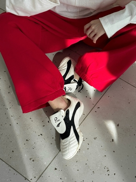 Белые кожаные кроссовки-футзалки