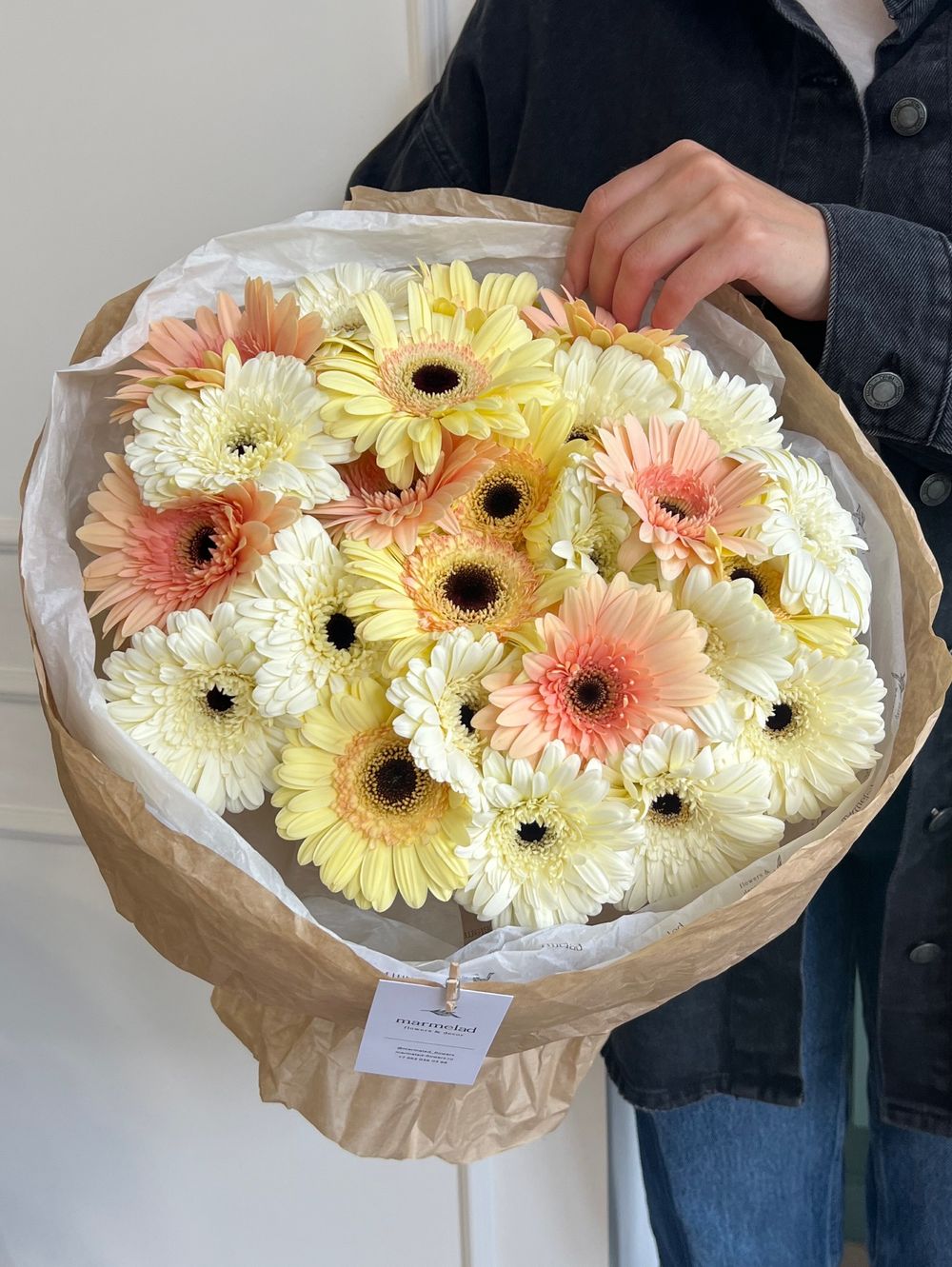 Букет из гербер в кремовом оттенке 25 шт