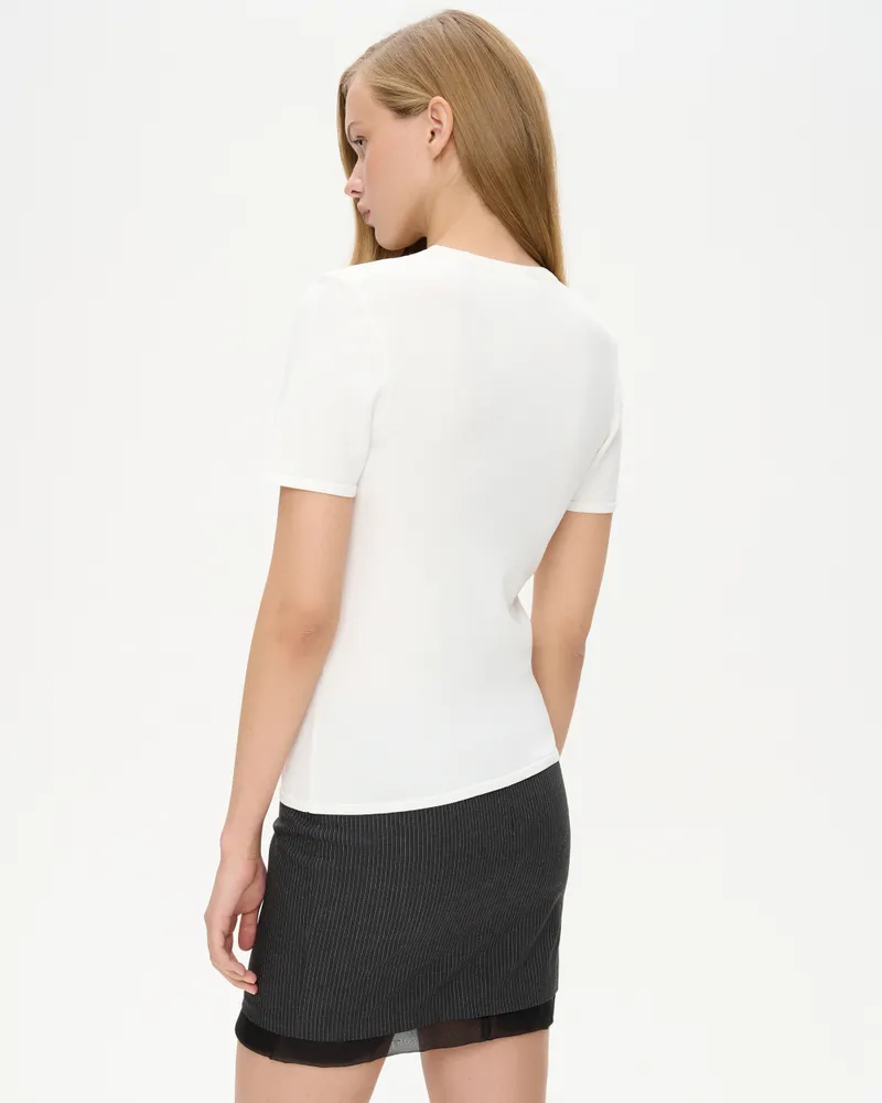 Белая футболка из вискозы с рубчиком
