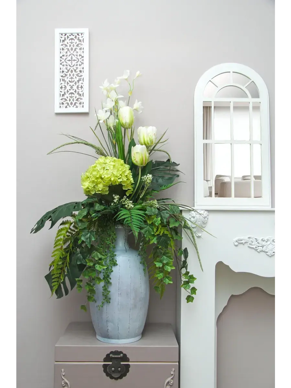 Композиция в напольной вазе "Орхидея"