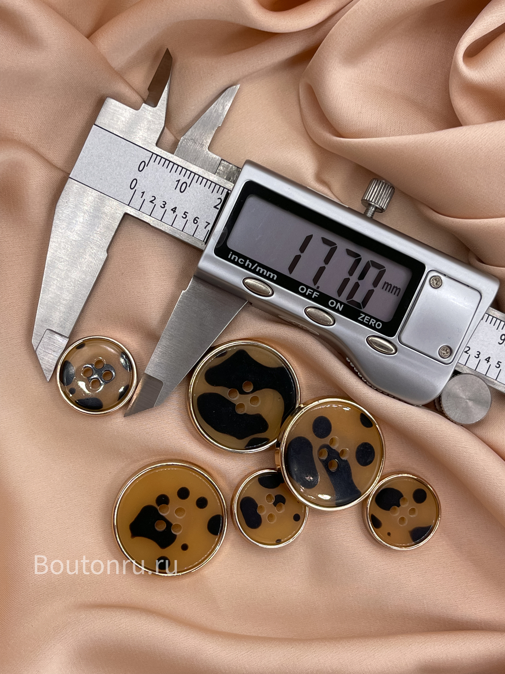 Пуговицы на прокол с леопардовым принтом в золоте