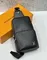 Сумка-слинг Louis Vuitton Avenue LV кожа Taiga Black