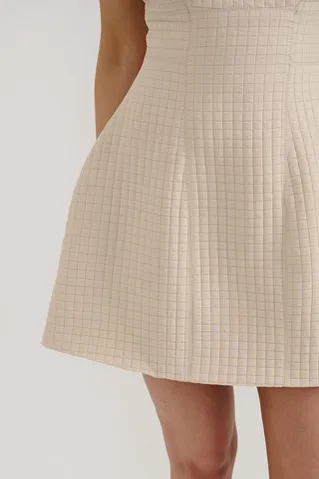 Платье песочные часы цвета беж