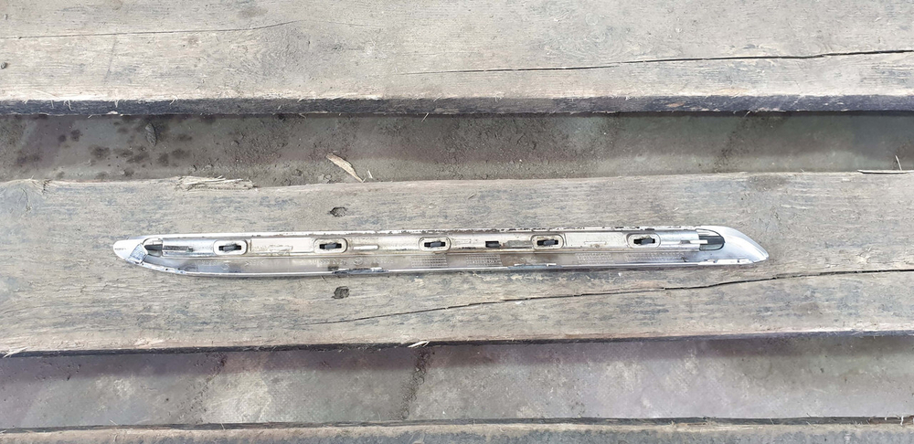 Молдинг решетки радиатора Mercedes E (W213) 16-20 Б/У Оригинал A2138880173