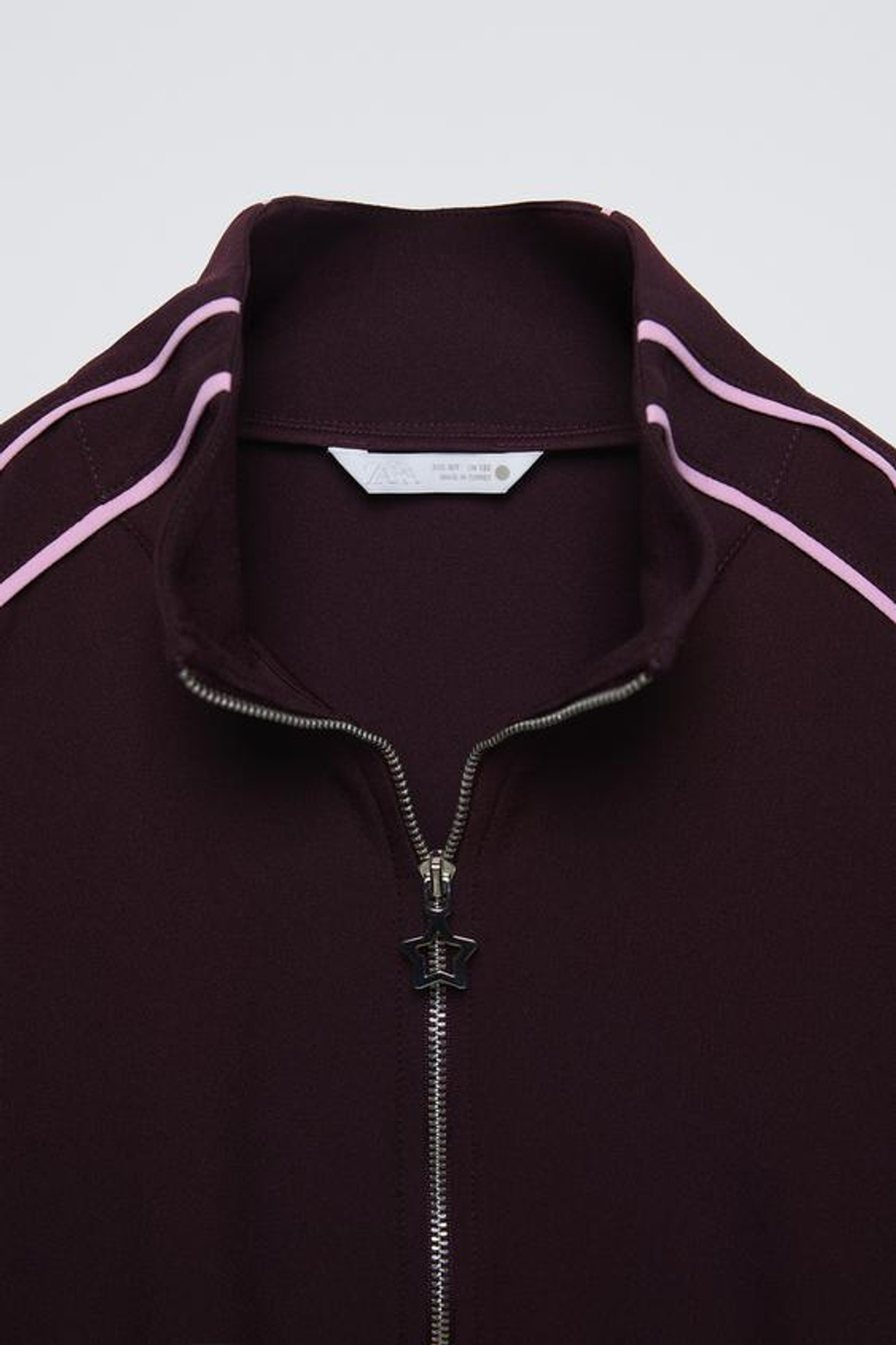 ZARA ТОЛСТОВКА С КОНТРАСТНЫМИ ДЕТАЛЯМИ, ЦВЕТ БУРГУНДСКОГО ВИНА