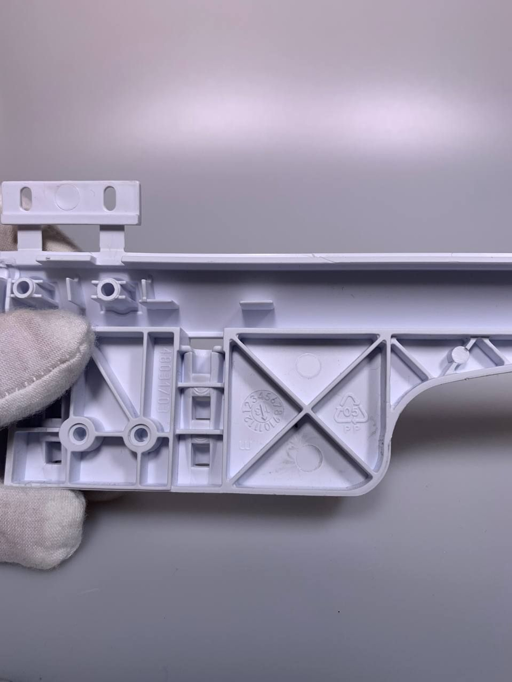 Петля - пружина дверки Indesit Ariston C00087073 + скобы + шурупы