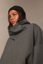 Свитшот с воротником на кнопках