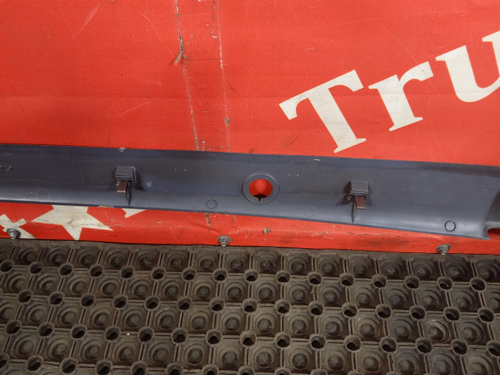 Накладка стойки левой