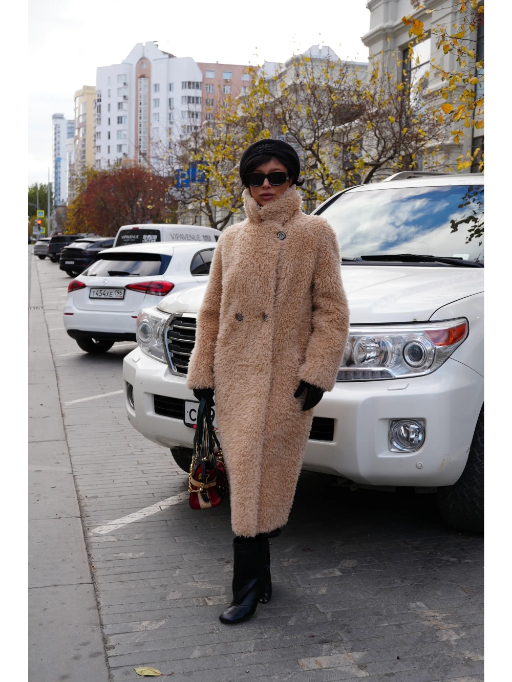 Шуба искусственная чебурашка на основе шерсти, бежевая, SilverFox