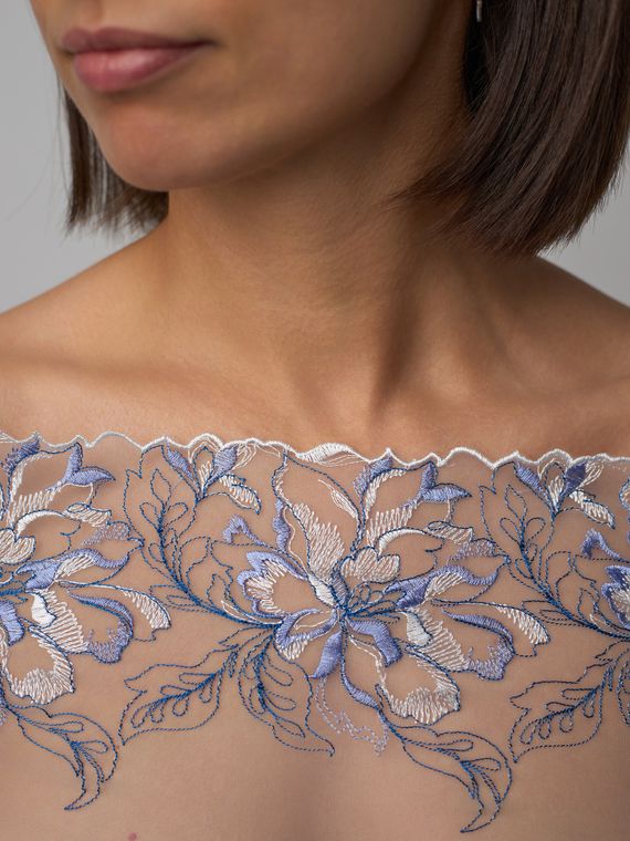 05-168 Вышивка на неэл. сетке 22 см, голубой/св.серый/синий (левая)