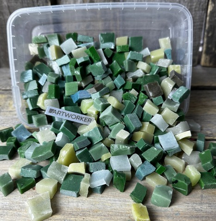 Смальта колотая разноформатная зеленых оттенков, 1.3 кг