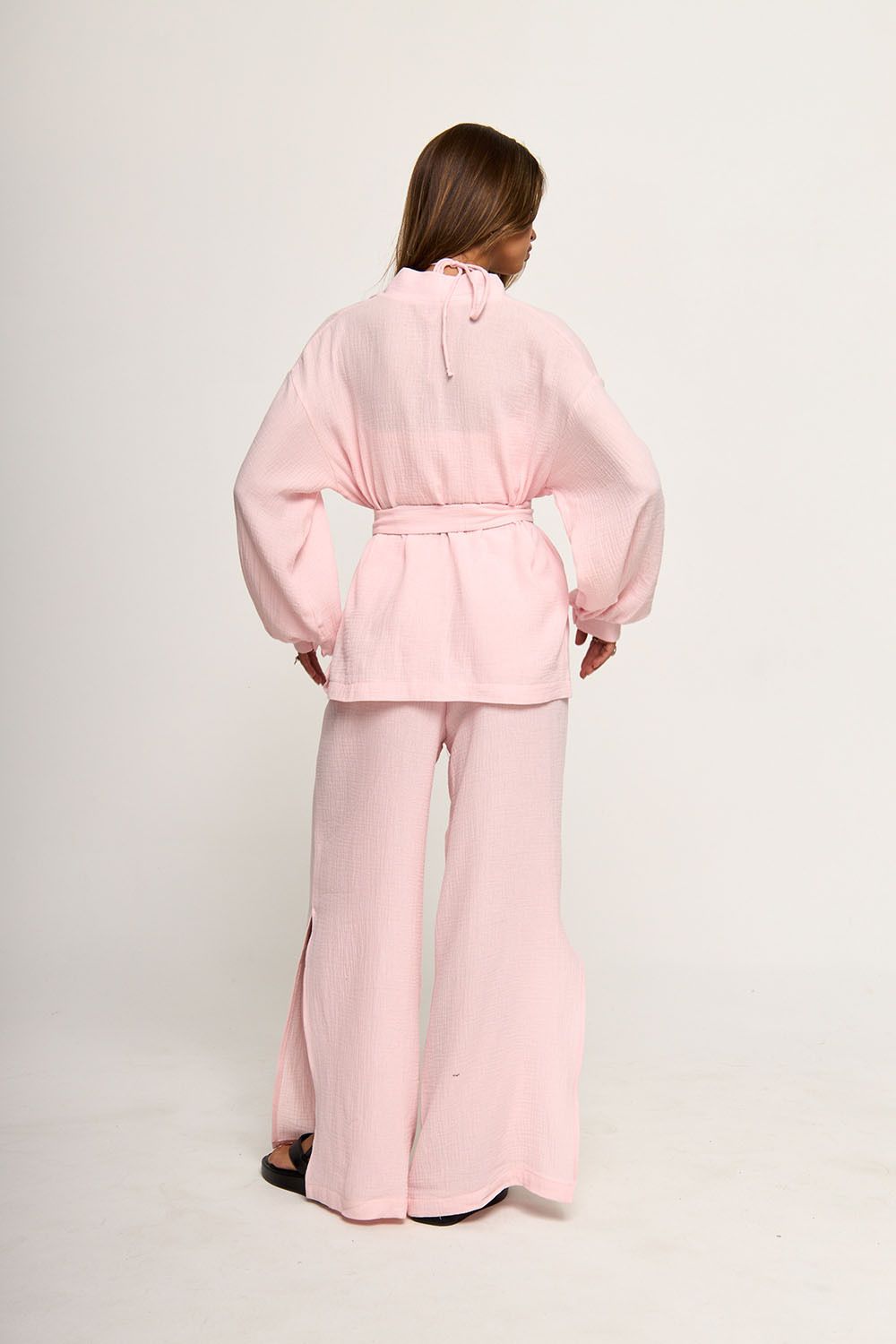 Кимоно на поясе из муслина нежно-розового цвета