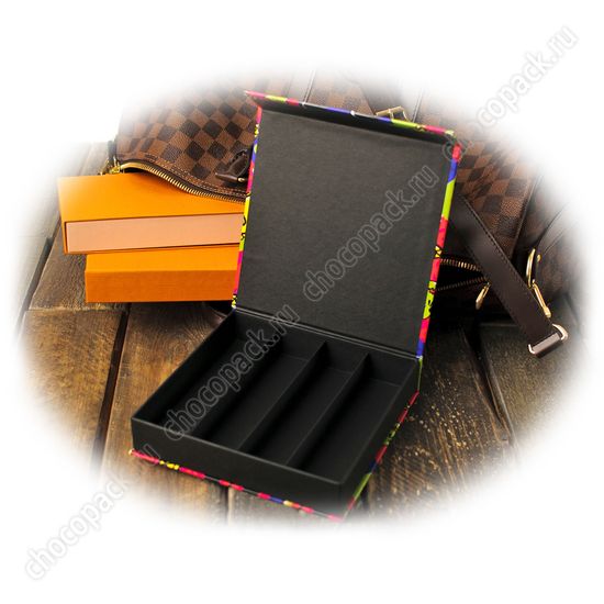 Упаковка с магнитным клапаном для 16 шоколадных конфет. Микки