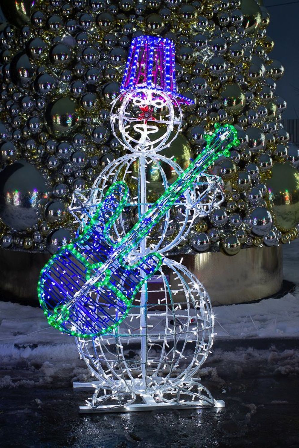 Светодиодные фигуры «Снеговики-музыканты»