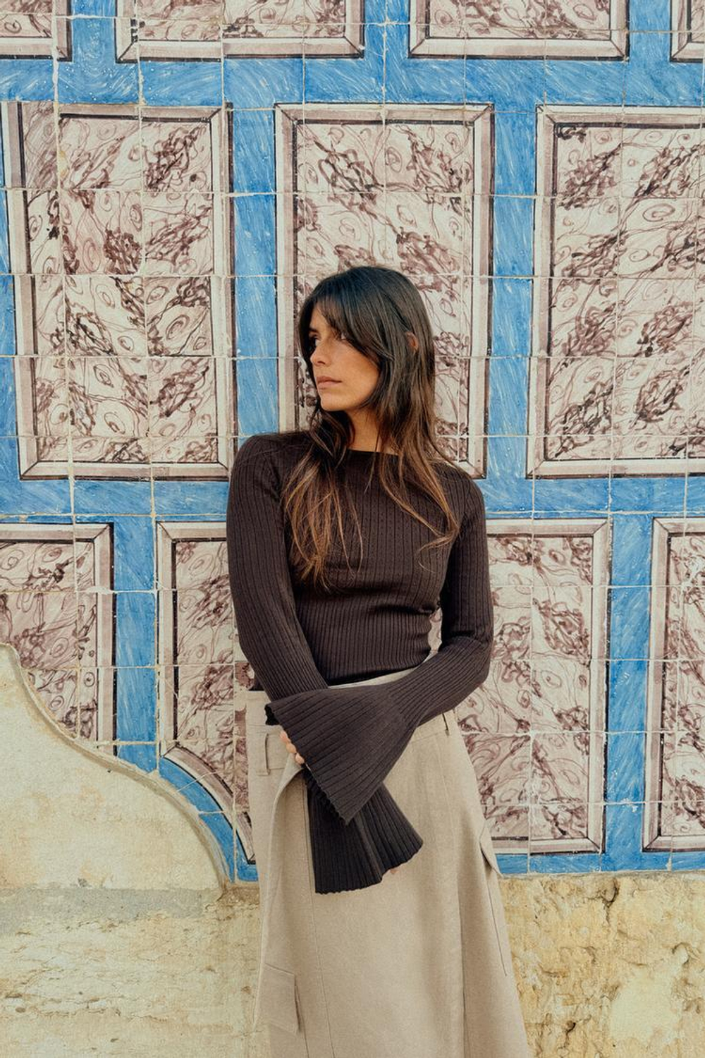 ZARA ПРИТАЛЕННЫЙ ДЖЕМПЕР В РУБЧИК С РУКАВАМИ КЛЕШ, КОРИЧНЕВЫЙ