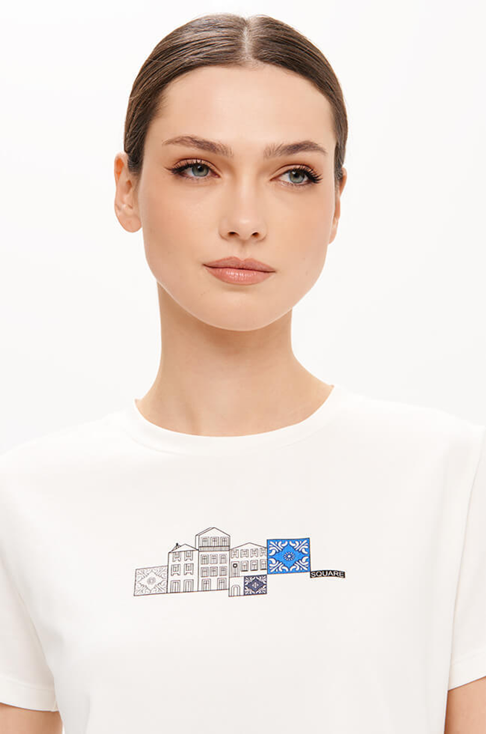 23405 Футболка женская (молочный)