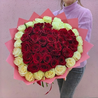 Букет-сердце из 51 розы (Эквадор 60 см)