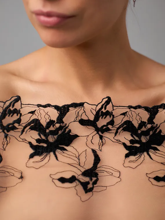 05-165 Вышивка на неэл. сетке 22 см, бежевый/черный (левая)