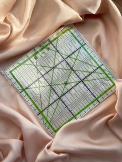 Линейка Пэчворк зеленая 15х15 см