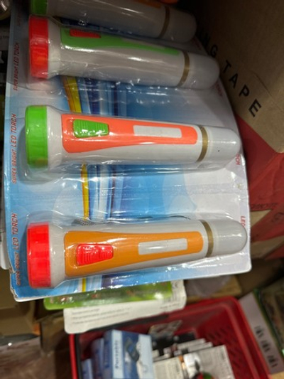 Фонарик батарейный на листе