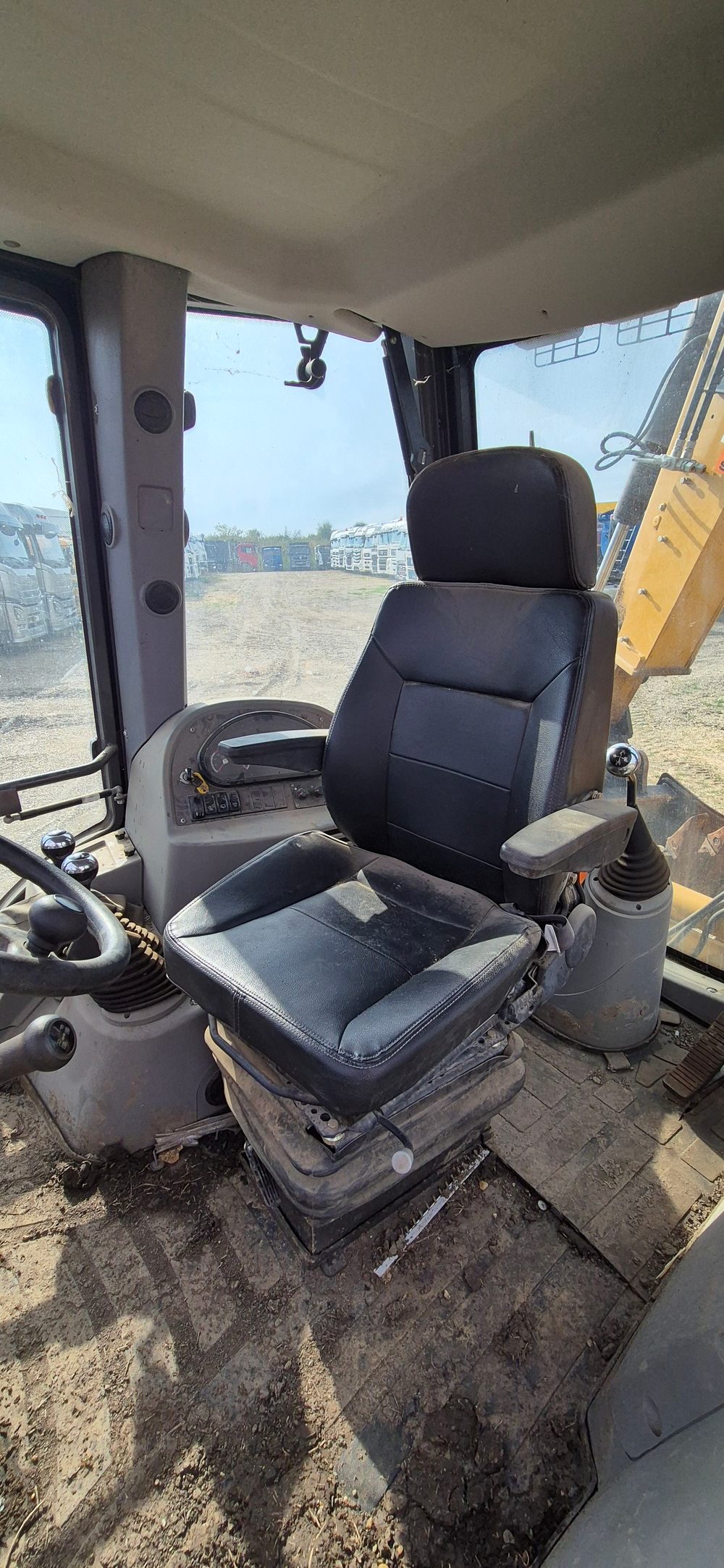 RUNMAX SE440 Экскаватор-погрузчик SE440TS (Дизельный, 4,8 л, 102 л.с., АТ)