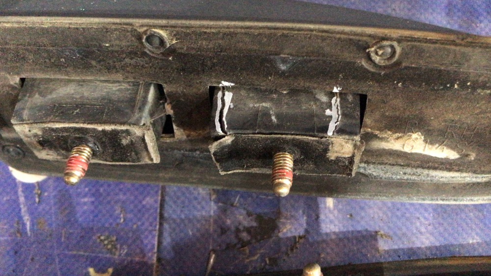 Рейлинг крыши правый MAZDA CAPELLA 2001