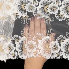 Вышивка на сетке молочная/золото 21 см