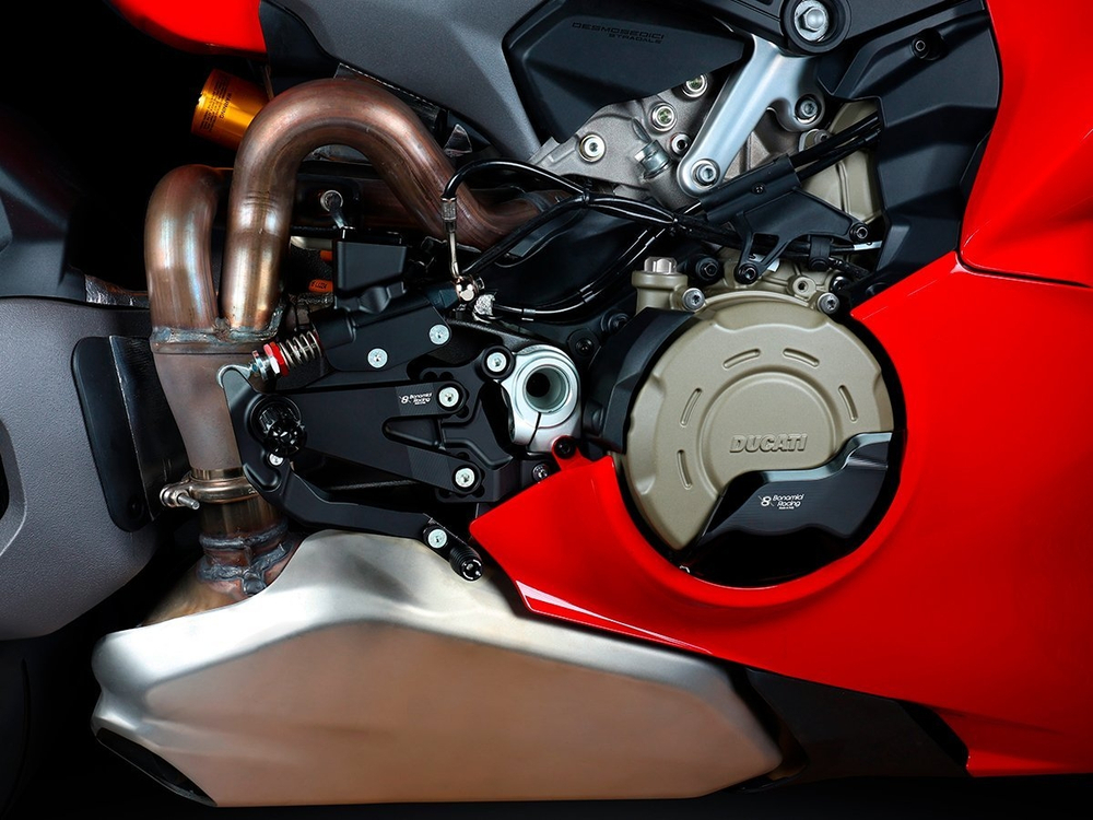 D001R_PV BONAMICI RACING PISTA PLUS ADJ. REARSETS W/ MASTER (P V4 2025)