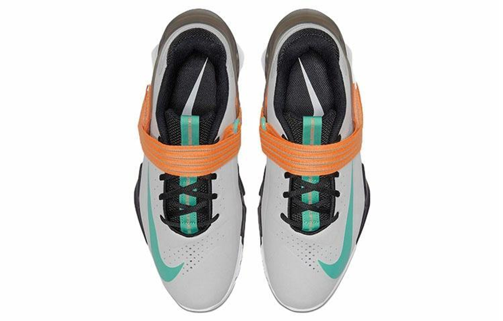 Кроссовки Nike Savaleos