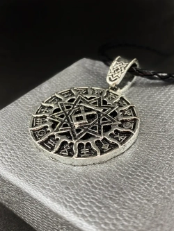 Славянская подвеска оберег Чертог Волка с рунами талисман