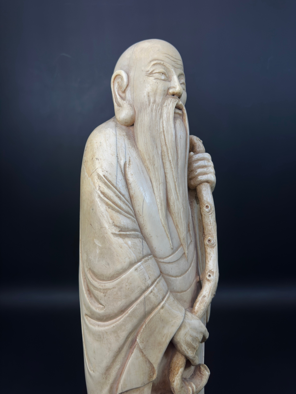 Массивная скульптура из кости — Шоу-Син