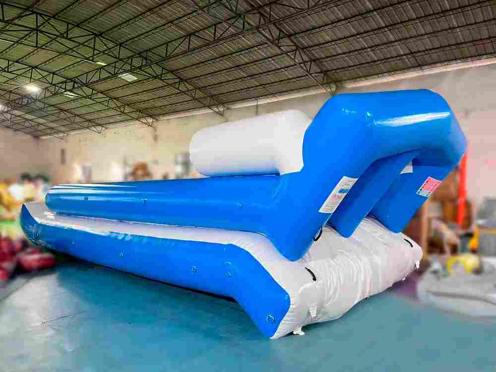 Надувная водная горка “Стрела” 8*3,7*5,5 м