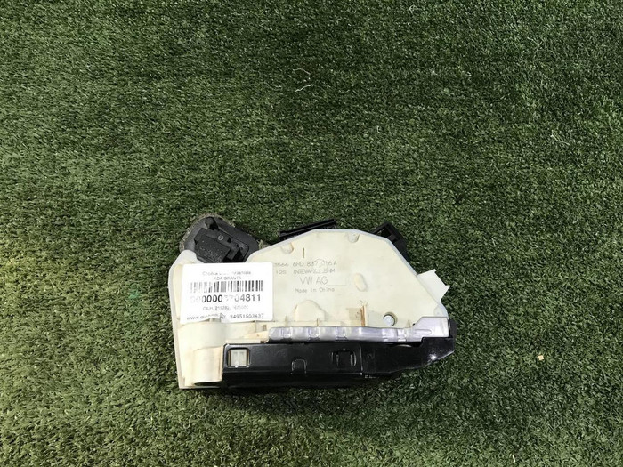 Замок двери передний правый VW Polo sedan (2010-2020)