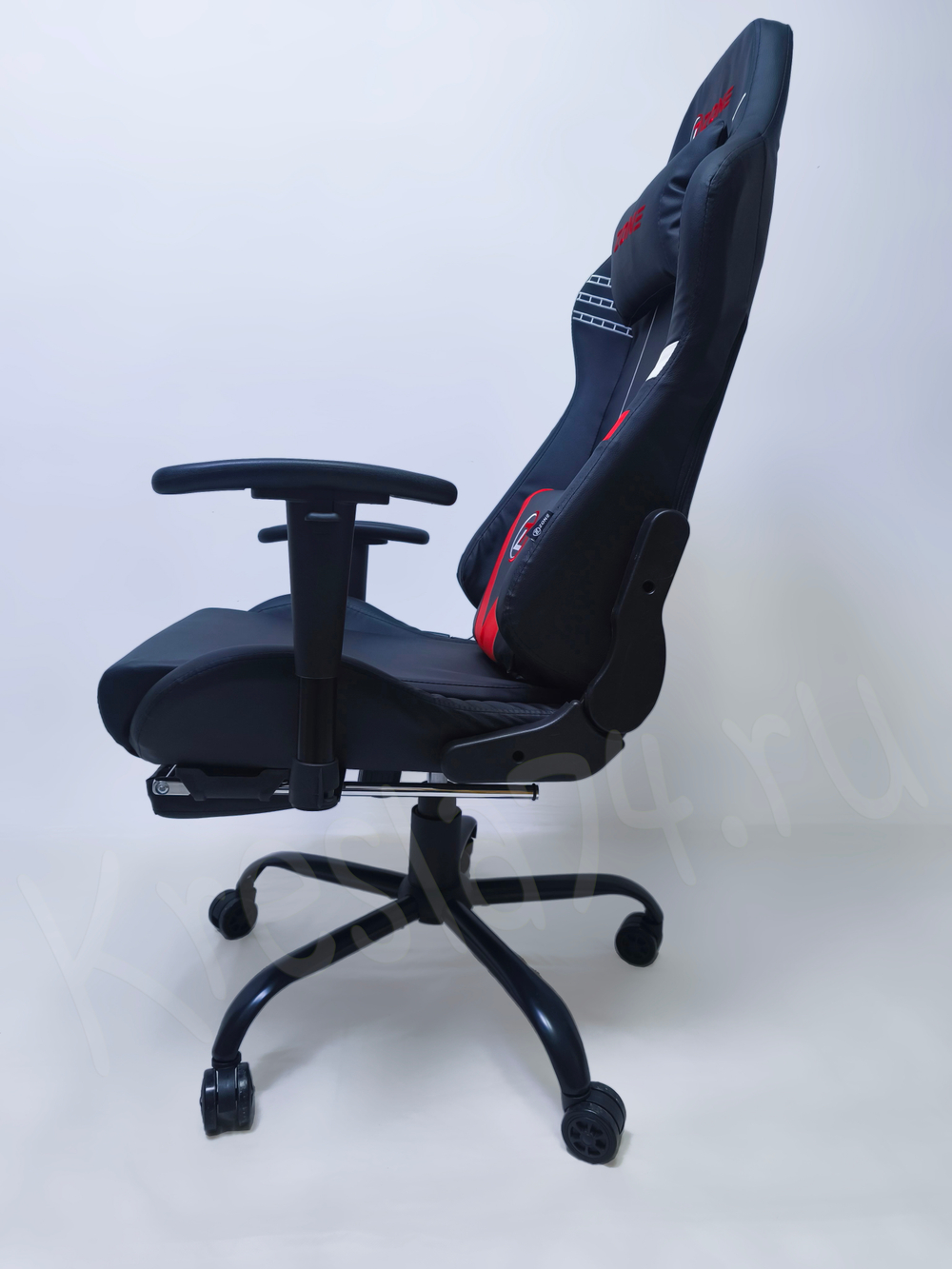 Геймерское кресло из эко кожи с качанием