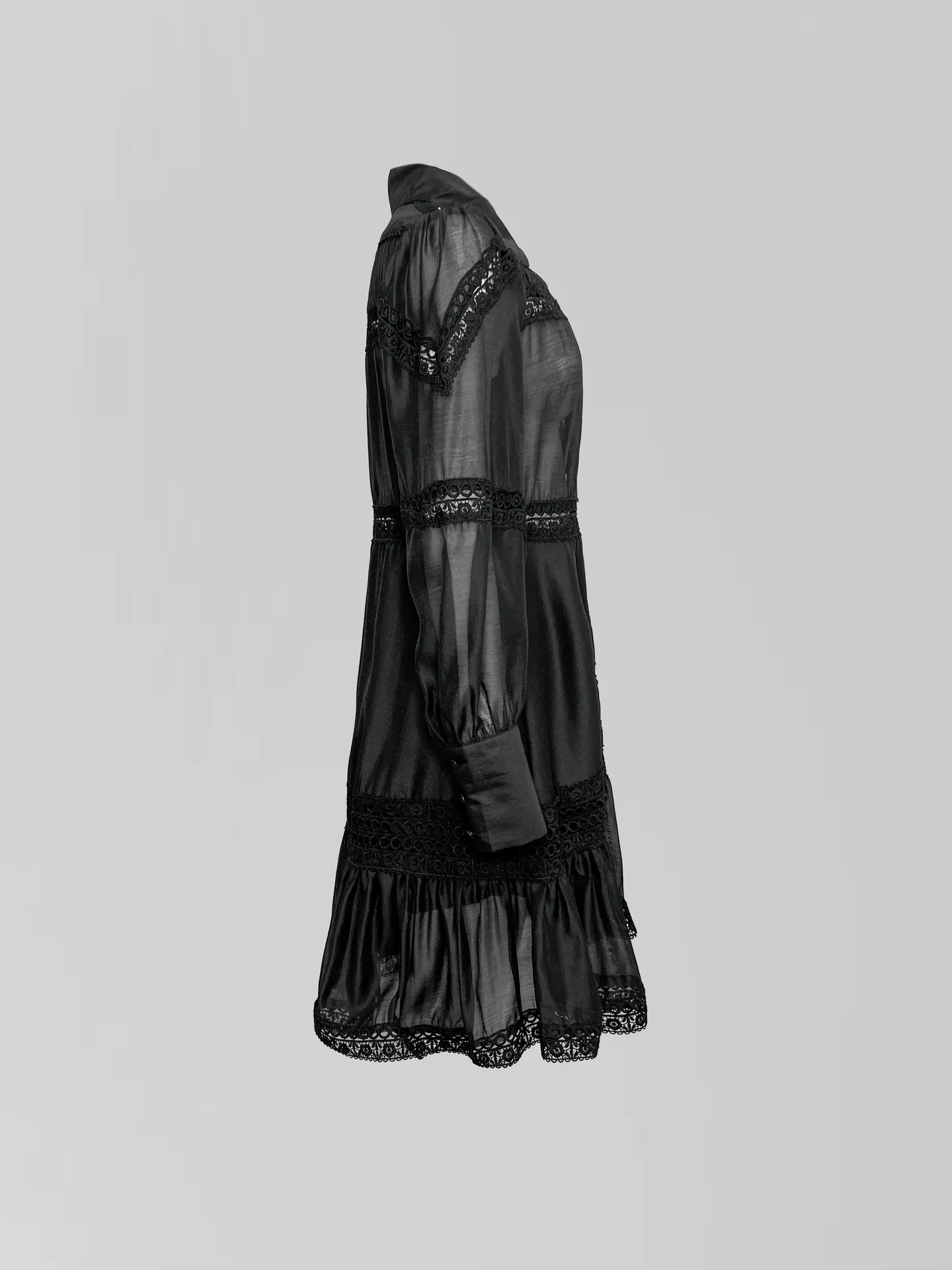 Платье Xinran Studio на пуговицах кружевное с воланами внизу