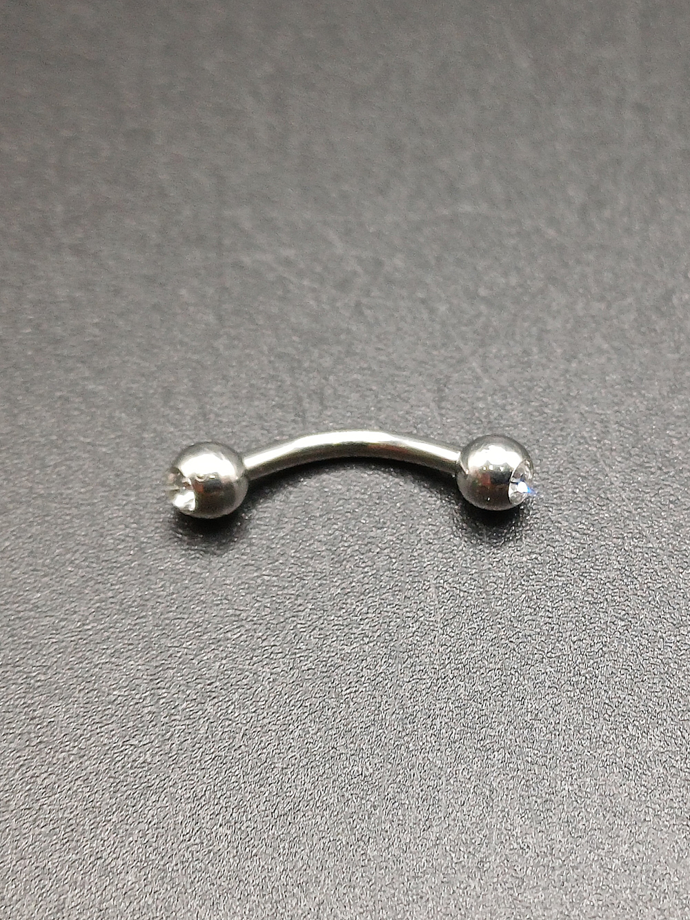 Микробанан 8 мм с двумя прозрачными кристаллами 3 мм для пирсинга брови. Медицинская сталь.