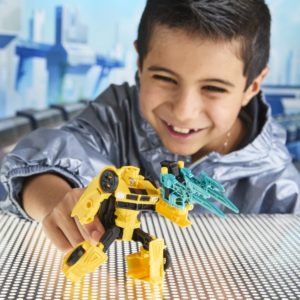 Hasbro Transformers CYBERWORLD - Фигурка Bumblebee 10 см Armored Cyber Changers G1045