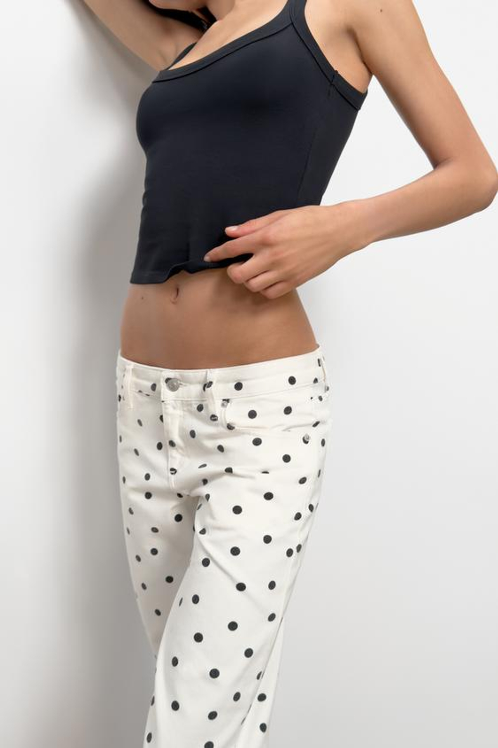 ZARA ДЖИНСЫ TRF WIDE LEG С НИЗКОЙ ПОСАДКОЙ И В ГОРОШЕК, БЕЛЫЙ/ЧЕРНЫЙ