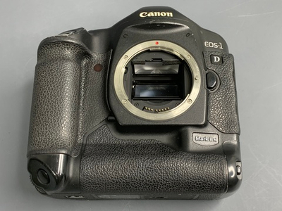 Canon EOS 1D Mark II N 321.000 кадров