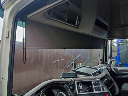 Солнцезащитная шторка 2018г.