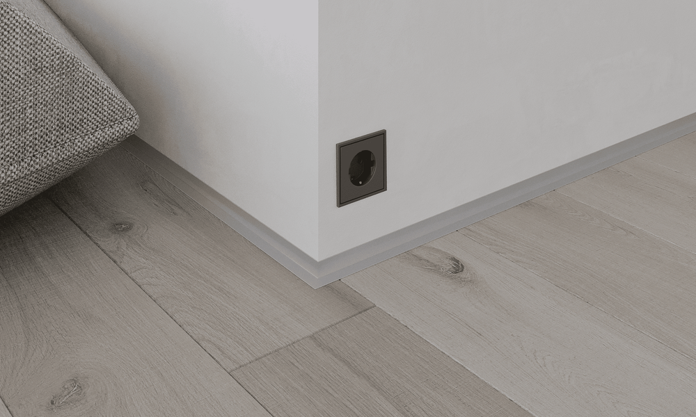 Микроплинтус для пола L-образный серебристый матовый, алюминиевый, 26×16×2500 мм