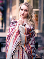 Теплый палантин с орнаментом