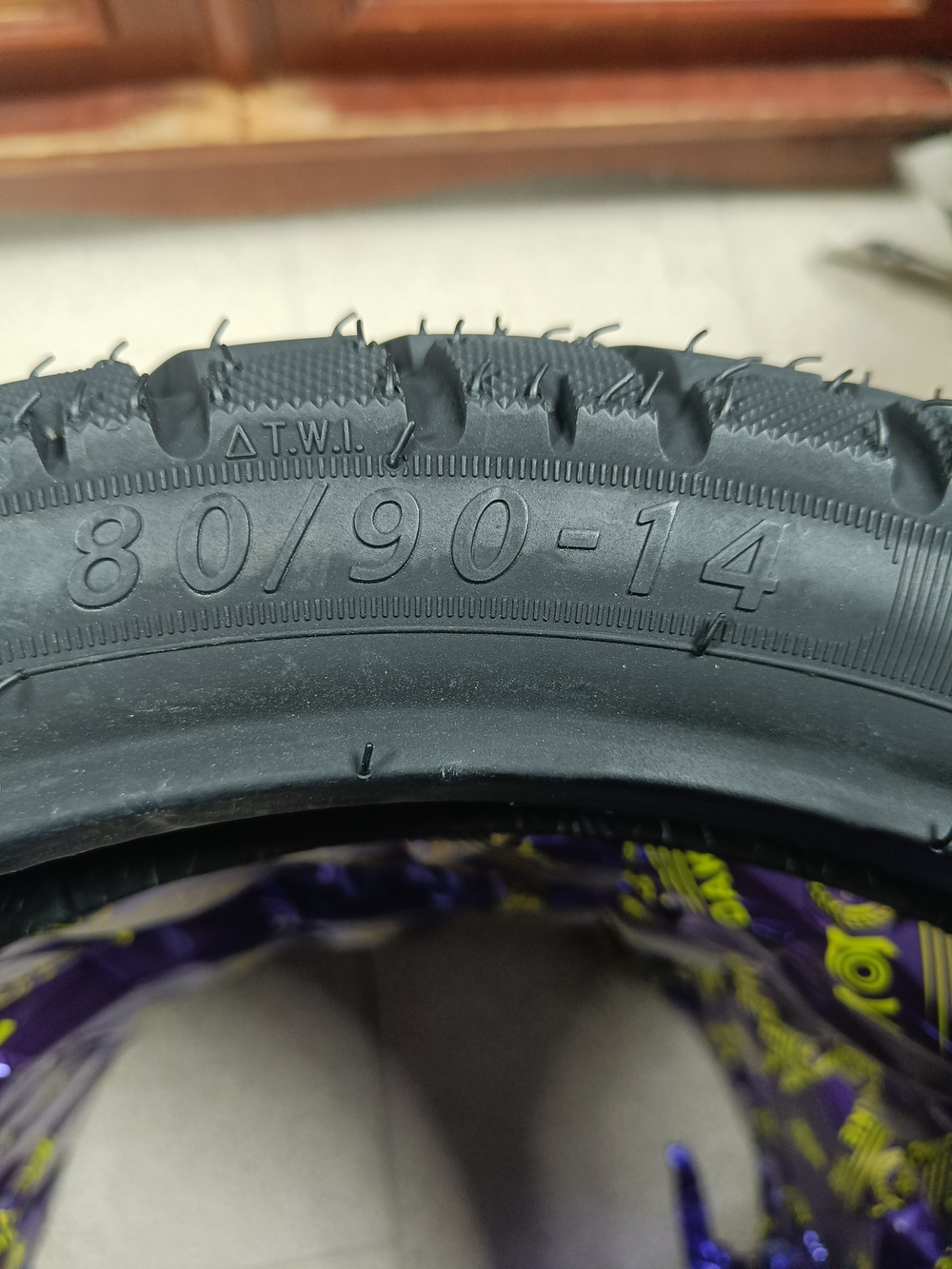 Покрышка бескамерная 80/90-14 Dake Tire